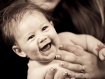 Bebelus la 3 luni – dezvoltarea psihomotorie a copilului de 3 luni